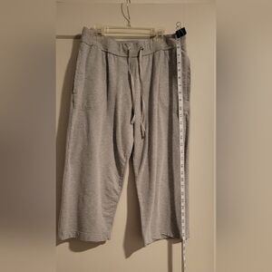 Women's capri athletic pants